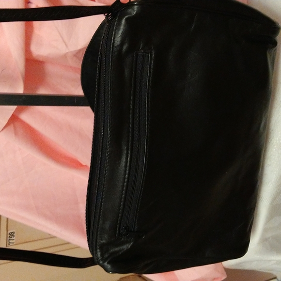 Vintage soft black leather smooth and textured shoulder bag - Picture 4 of 5